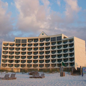 View of the Holiday Inn Express in Pensacola Beach with view of the beach